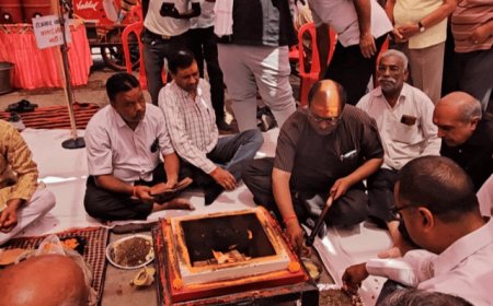भरतपुर: सड़क चौड़ीकरण और फ्लाईओवर का विरोध, व्यापारियों ने लक्ष्मण मंदिर पर किया यज्ञ
