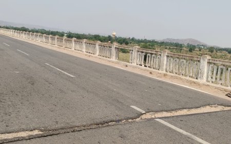 गम्भीर नदी पुल के जॉइंटों में गहरे गैप से बढ़ा हादसों का खतरा: टोल वसूली जारी, पर मरम्मत नदारद; जान जोखिम में डालकर गुजर रहे लोग
