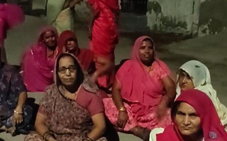 सात साल से लो-वोल्टेज और कटौती झेल रहे कुमावत कॉलोनी के निवासियों ने घेरा विद्युत कार्यालय, की नारेबाजी