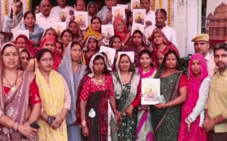 सीकर में नारियल-कलश लेकर पशुपतिनाथ मंदिर पहुंची महिलाएं:कलेक्टर ने किया रूद्राभिषेक, साेमनाथ मंदिर का स्थापना दिवस कार्यक्रम
