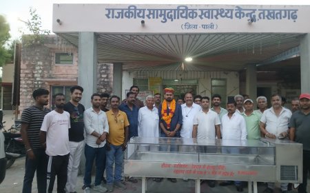 तखतगढ़ सीएचसी में भामाशाह जयंतीलाल बोराणा ने डी-फ्रीज भेंट किया; चिकित्सा स्टाफ ने किया अभिनंदन