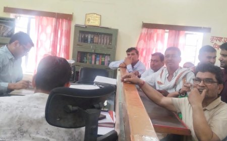 शिक्षकों की समस्याओं के समाधान को लेकर मुख्यमंत्री व शिक्षा मंत्री के नाम सौंपा ज्ञापन
