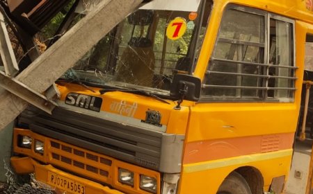 रसगन में बड़ा हादसा: स्कूल प्रबंधन की लापरवाही से बिजली के ट्रांसफार्मर से टकराई मासूमों से भरी बस, बाल-बाल बची जान