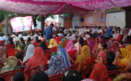 ग्राम रथों की एलईडी स्क्रीन से लाइव आए मुख्यमंत्री भजनलाल शर्मा; पीपला गांव की संध्या चौपाल में जिला कलेक्टर सहित उमड़ा जनसैलाब