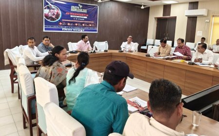 साप्ताहिक समीक्षा बैठक सम्पन्न; मूलभूत सुविधाओं से जुडे विभाग आपसी समन्वय से करें कार्य- जिला कलक्टर