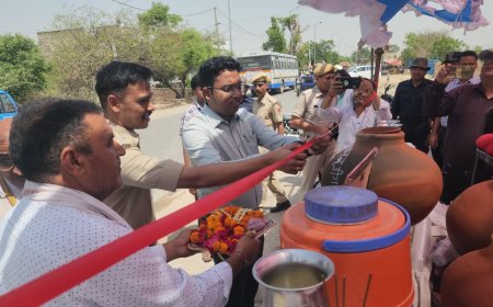बृज 84 कोसीय परिक्रमा मार्ग पर पत्रकारों ने शुरू की धर्मार्थ प्याऊ;  जिला कलेक्टर ने सेवा कार्यों की सराहना की, पुलिस अधीक्षक बोले- परिक्रमार्थियों की सुरक्षा के पुख्ता इंतजाम