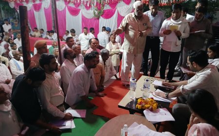 जिला कलक्टर ने रात्रि चौपाल में सुनी ग्रामीणों की समस्याएं; समयबद्ध एवं संवेदनशील तरीके से करें निराकरण - जिला कलक्टर कमर चौधरी