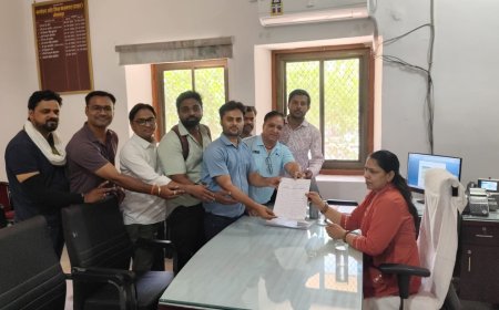 कर्मचारियों की लंबित मांगों को लेकर एकीकृत महासंघ ने भीलवाड़ा में मुख्यमंत्री के नाम सौंपा ज्ञापन; मांगे न मानने पर उग्र आंदोलन और कार्य बहिष्कार की चेतावनी