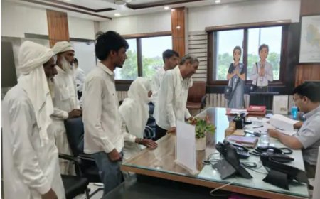 महात्मा गांधी राजकीय स्कूल के प्रिंसिपल के खिलाफ ग्रामीणों ने कलेक्टर को सौंपा ज्ञापन;  हिंदी मीडियम में प्रवेश न देने, फर्जी बिलों और अनुपस्थिति के लगाए गंभीर आरोप