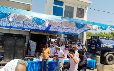 रामगढ़ में ज्येष्ठ अधिक मास की एकादशी पर सेवा कार्य, राहगीरों को पिलाया मीठा पानी