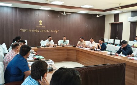 जिला स्वास्थ्य समिति की बैठक संपन्न: जिला कलेक्टर ने कहा— स्वास्थ्य सेवाओं में लापरवाही बर्दाश्त नहीं, हीटवेव और एचपीवी टीकाकरण पर विशेष ध्यान दें