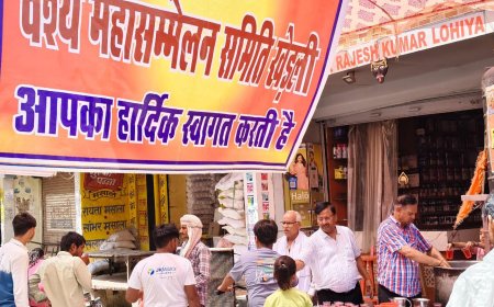 खेड़ली में अधिक मास एकादशी पर वैश्य महासभा ने किया शरबत वितरण