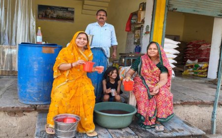 महिलाओं ने पेश की सेवा भावना की मिसाल, नौतपा में राहगीरों को पिलाया शरबत व ठंडा पानी