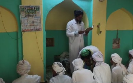 ईद-उल-जुहा पर अल्लाह की इबादत में झुके नवाजियों के सिर