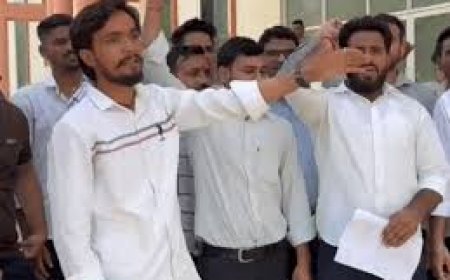 अलवर मेडिकल कॉलेज में तानाशाही: रात 9 बजे तक ली ड्यूटी, फिर वॉट्सएप पर मैसेज भेजकर 24 संविदा कर्मचारियों को नौकरी से निकाला