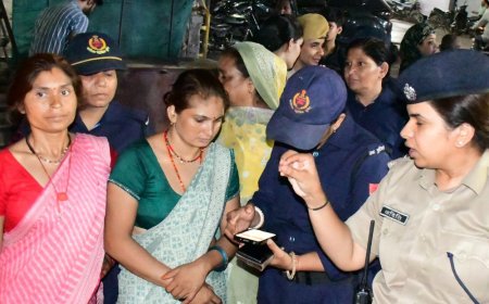 पुलिस की अनूठी पहल: महिलाओं की सुरक्षा के लिए चलाया विशेष जागरूकता अभियान, सार्वजनिक स्थलों पर डाउनलोड करवाया 'राजकॉप सिटीजन ऐप'
