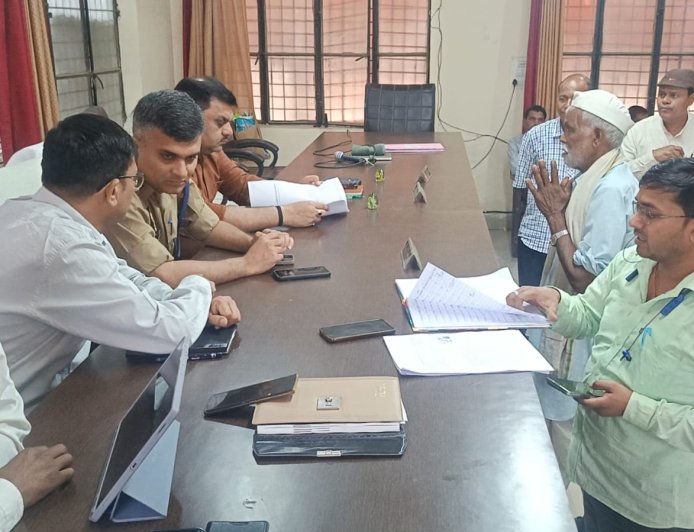 तहसील समाधान दिवस में उमड़ी फरियादियों की भीड़, अधिकारियों ने मौके पर किया समस्याओं का समाधान