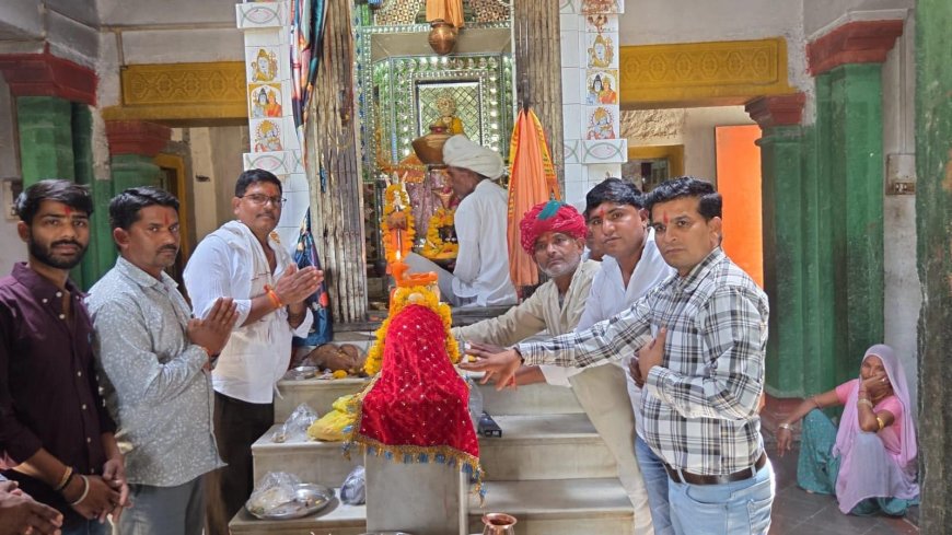 मातृकुंडिया में पंचमुखी महादेव मंदिर पर श्रद्धा के साथ चढ़ाई ध्वजा, जयकारों से गूंजा परिसर