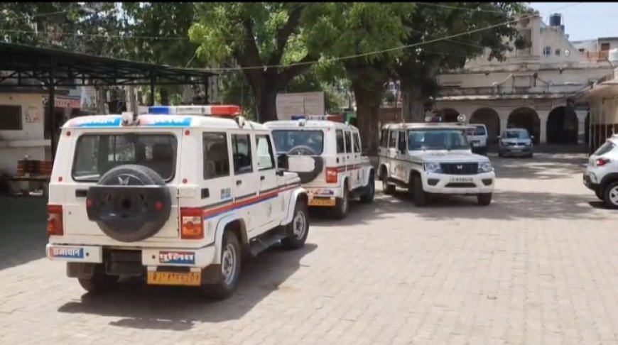 पुलिस दबिश के दौरान बड़ा हादसा: साइबर आरोपी पकड़े जाने के डर से मंदिर से कूदे, दो गंभीर घायल; अलवर रेफर