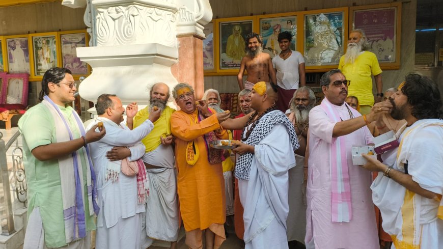 हनुमान टेकरी आश्रम में संतों ने मनाया भाजपा की 'प्रचंड जीत' का उत्सव