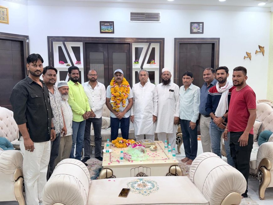 हज यात्रा पर रवाना होने से पूर्व अंजुमन इस्लामिया के पूर्व सदर माजिद सलीम दंपति का इस्तकबाल