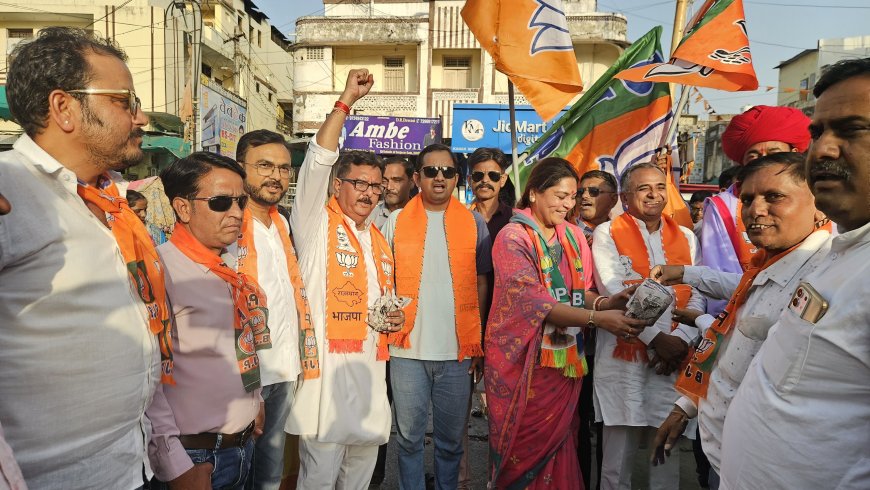 तीन राज्यों में भाजपा की प्रचंड जीत पर विजयोत्सव, 'मोदी मैजिक' का जश्न