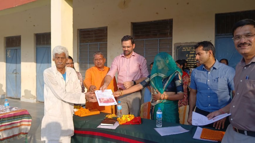 ग्राम रथ अभियान के तहत बिलौठी में संध्या चौपाल आयोजित, विभागीय योजनाओं से अधिकाधिक करें लाभान्वित-जिला कलक्टर