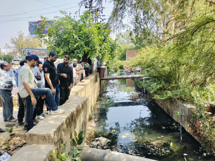 जिला कलेक्टर ने सड़कों पर उतरकर जांची विकास कार्यों की गुणवत्ता, बारिश से पहले नाला निर्माण पूरा करने के अल्टीमेटम