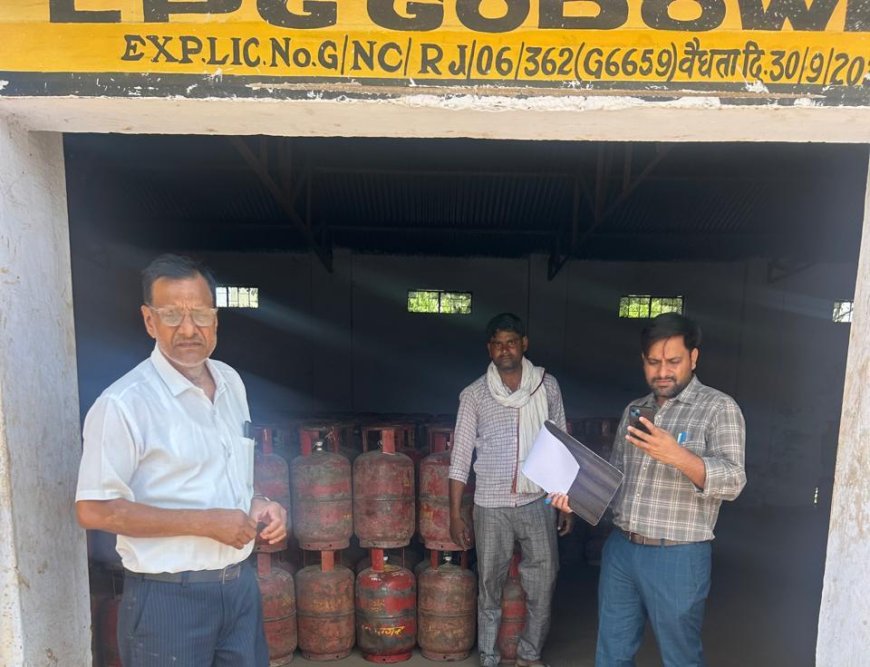 जिला कलक्टर ने सुनी गैस उपभोक्ताओं की समस्या,पारदर्शिता से होगी आपूर्ति