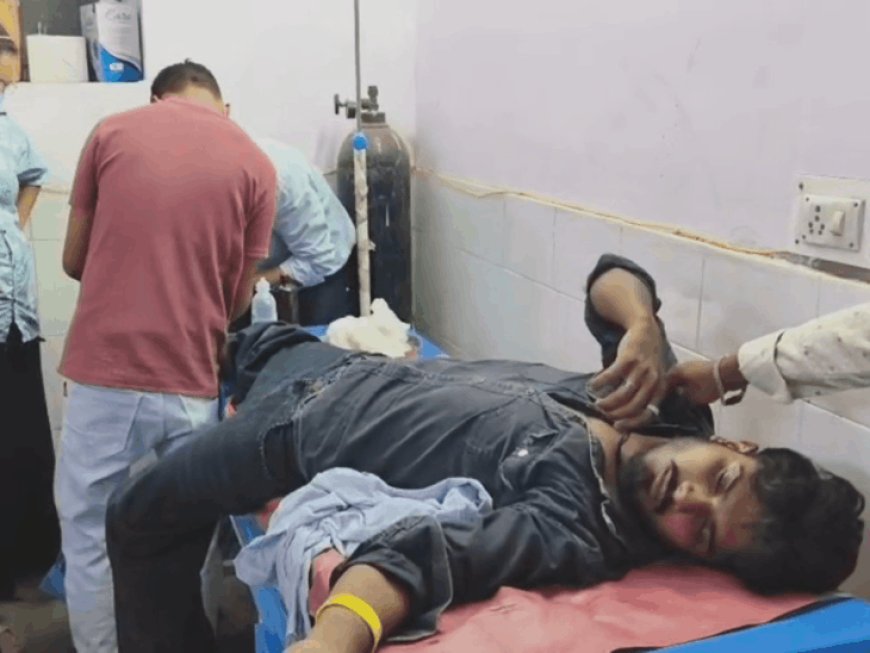 थाणा गांव के पास दो बाइकों की आमने-सामने भीषण भिड़ंत, हादसे में तीन युवक गंभीर घायल