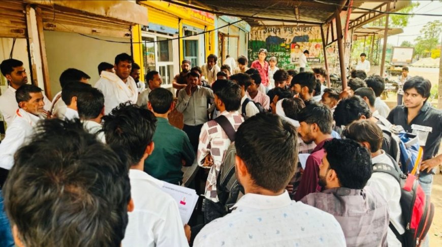 जनता की मांगों और समस्याओं को लेकर जिला कांग्रेस कार्यकर्ताओं ने की महत्वपूर्ण बैठक