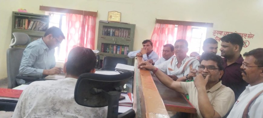 शिक्षकों की समस्याओं के समाधान को लेकर मुख्यमंत्री व शिक्षा मंत्री के नाम सौंपा ज्ञापन