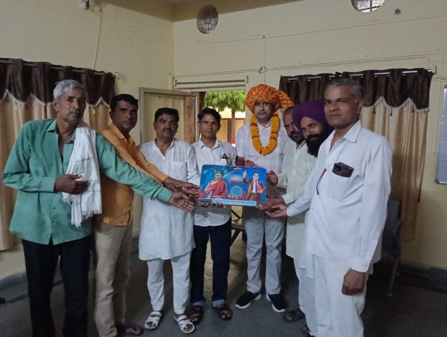अखिल भारतीय जाटव समाज संस्था के पदाधिकारियों द्वारा महवा थाना प्रभारी सचिन शर्मा का किया स्वागत सम्मान