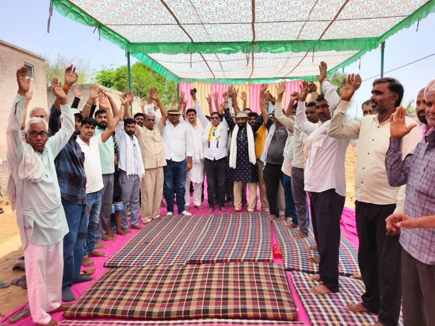 सीकर नीट कांड: गुढ़ाबावनी में उमड़ा जनसैलाब, न्याय सभा में बड़ा फैसला— 'इंसाफ मिलने तक गंगा में नहीं बहेंगी प्रदीप की अस्थियां'