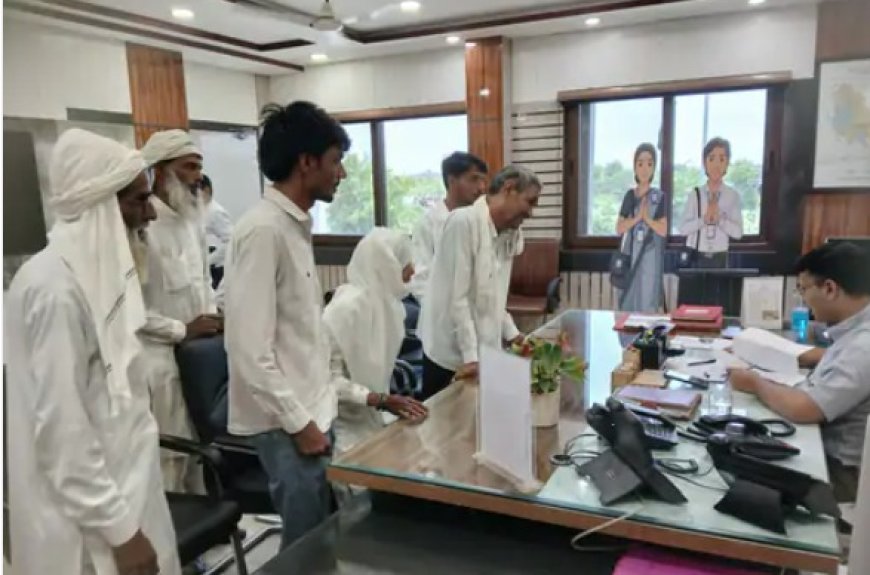 महात्मा गांधी राजकीय स्कूल के प्रिंसिपल के खिलाफ ग्रामीणों ने कलेक्टर को सौंपा ज्ञापन;  हिंदी मीडियम में प्रवेश न देने, फर्जी बिलों और अनुपस्थिति के लगाए गंभीर आरोप