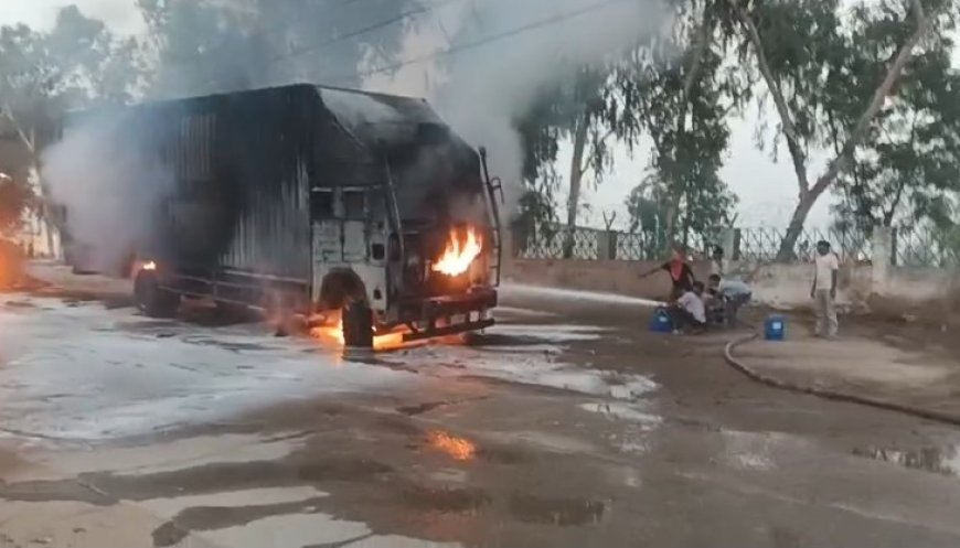 अलवर के MIA में हवा से झूलती 33 केवी लाईन टच होने कंटेनर में लगी आग मची अफरातफरी