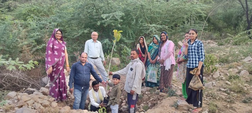 बरगद लगाकर दिया पर्यावरण संरक्षण का संदेश; पर्यावरण महायज्ञ ही पर्यावरण संरक्षण का मूल मंत्र : विवेकनाथ 