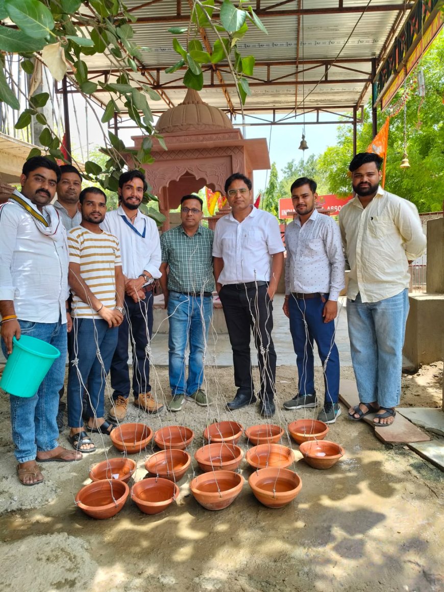 भीषण गर्मी और नौतपा के बीच बेजुबान पक्षियों के लिए आगे आई संविदा प्लेसमेंट संघर्ष समिति; जिला अस्पताल मे लगाए 21 परिंडे