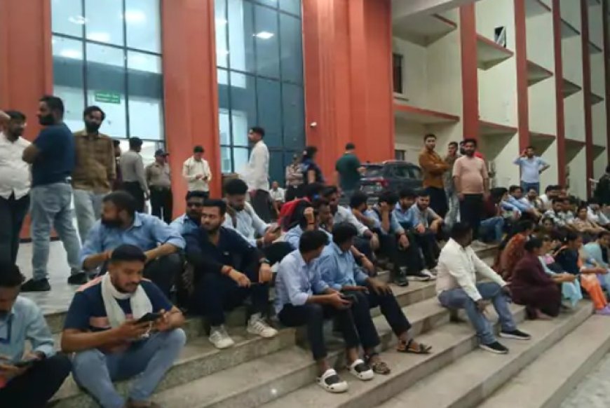 भरतपुर के आरबीएम और जनाना अस्पताल में हड़कंप: 171 प्लेसमेंट एजेंसी कर्मियों की सेवाएं समाप्त, रात को ही शुरू हुआ धरना-प्रदर्शन