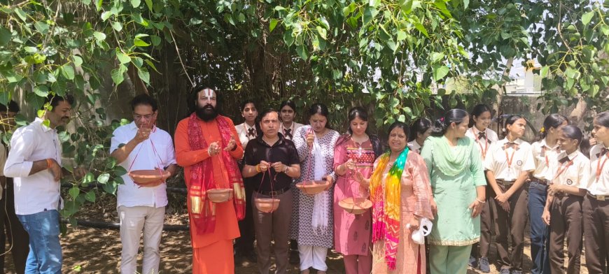 महंत स्वामी अवधेशाचार्य महाराज के सान्निध्य में 'परिंडा अभियान' आयोजित; श्री कॉन्वेंट अकादमी में लगाए गए मिट्टी के परिंडे
