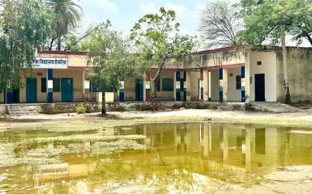 पांच मिनट की बीन मौसम रिमझिम बारिश ने फिर खोली विद्यालय की पोल ग्राउंड में पानी भरा