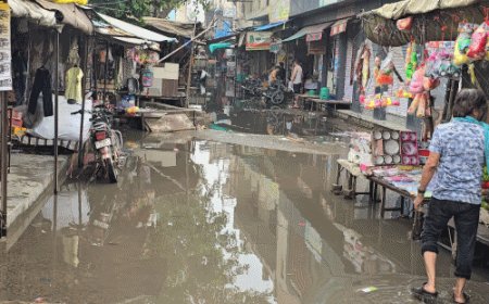 रामगढ़ में बारिश से मुख्य बाजार और गलियां जलमग्न, नगर पालिका की लापरवाही पर व्यापारियों में भारी रोष