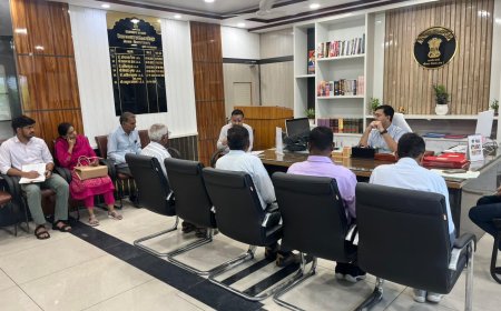 मतदाता जागरूकता गतिविधियों के समयबद्ध आयोजन को लेकर जिला कलेक्टर ने ली बैठक; अनुपस्थित ब्लॉक स्वीप कोऑर्डिनेटर को 'कारण बताओ नोटिस' जारी।