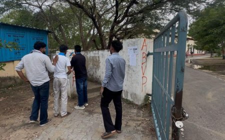 अलवर के RR कॉलेज में दीवारों पर राजनीतिक संदेश लिखने को लेकर NSUI आक्रोशित; प्रशासन को उग्र आंदोलन की चेतावनी, बोले- "शिक्षा के मंदिर को राजनीति का अखाड़ा नहीं बनने देंगे"