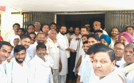 संगठन बढ़ाओ, लोकतंत्र बचाओ अभियान के तहत कांग्रेस की बैठक, रैली निकालकर सौंपा ज्ञापन