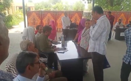 खिमाड़ा राउमावि में  विशेष जनसुनवाई, अतिक्रमण हटाने, भूमि आवंटन और पेयजल समस्याओं को लेकर उमड़े ग्रामीण; एसडीएम सहित कई विभागों के अधिकारी रहे मौजूद
