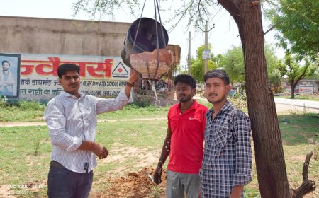 विश्व पर्यावरण दिवस पर यज्ञ सेवा समिति ने लगाए परिंडे, बेजुबान पक्षियों के लिए पानी का लिया संकल्प