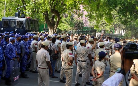 केंद्रीय मंत्री के इस्तीफे की मांग को लेकर जंतर-मंतर पर 'कॉकरोच जनता पार्टी' का प्रदर्शन; दिल्ली में सुरक्षा सख्त