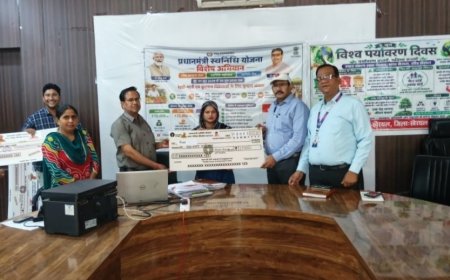खैरथल में स्वनिधि महोत्सव शिविरः  8 लाभार्थियों को मिले ₹15-15 हजार के ऋण