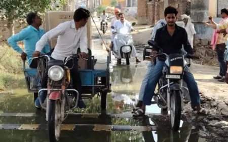 मोहम्मदपुर मार्ग पर कीचड़ व जलभराव से आक्रोशित ग्रामीणों का प्रदर्शन; समाधान न होने पर 3 दिन में चक्काजाम की चेतावनी